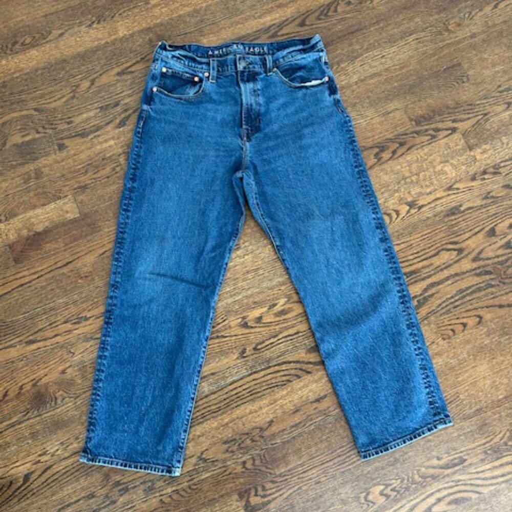 AE Mens Loose Jean - Size 33x32